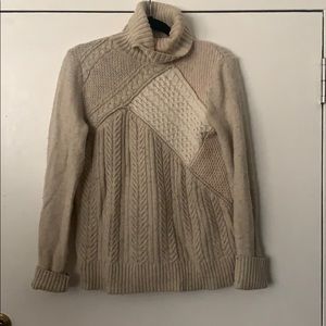 GAP BEIGE TURTLENECK